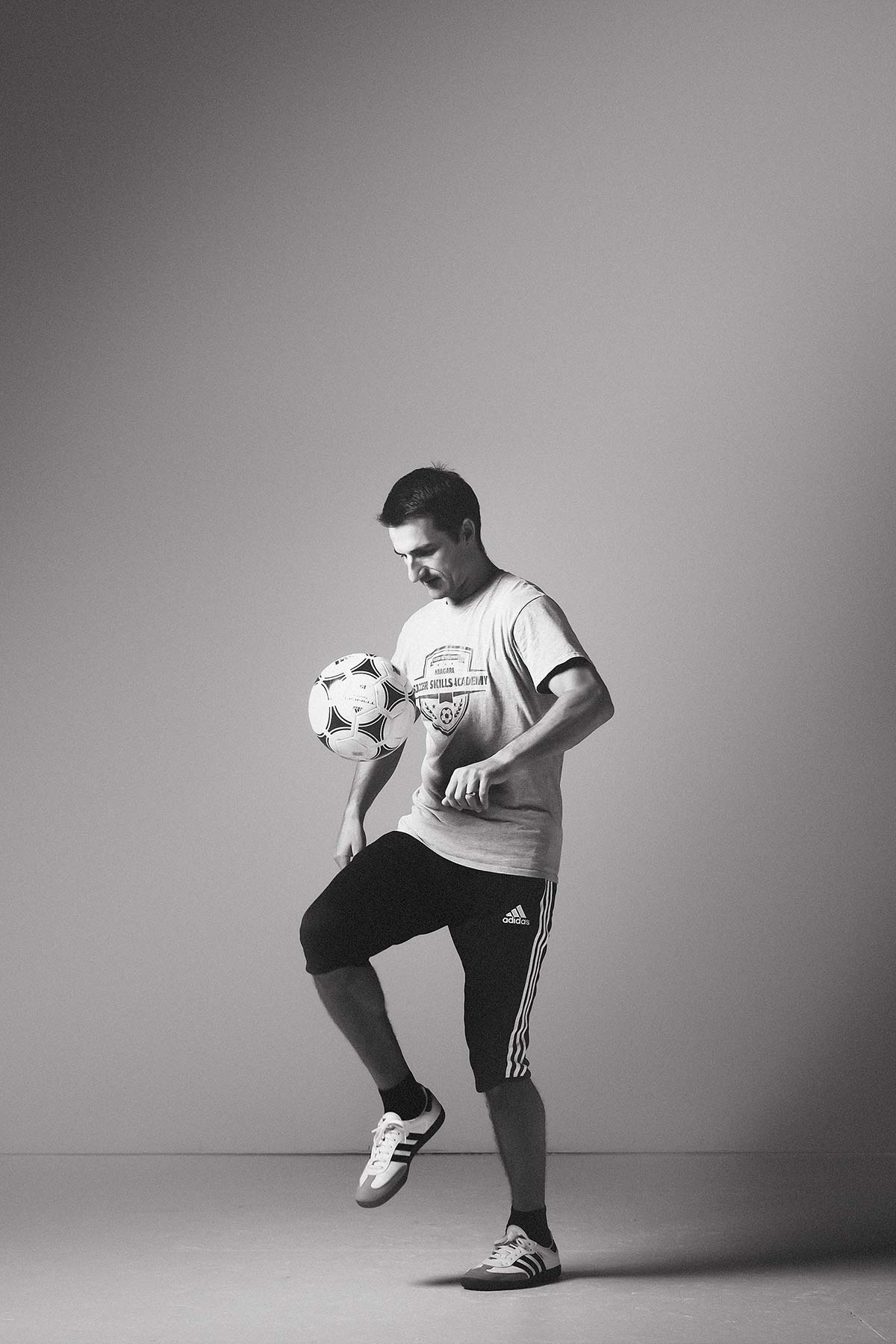 Sam Blakeley juggling a soccer ball